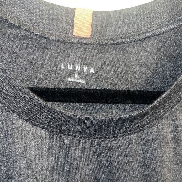 ✨Lunya Restore Muscle Sz XL Gray Tank✨ - Picture 8 of 9